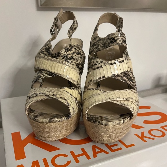 Kors by Michael Kors Wedge Sandals Size 10. Great condition! - Picture 2 of 3